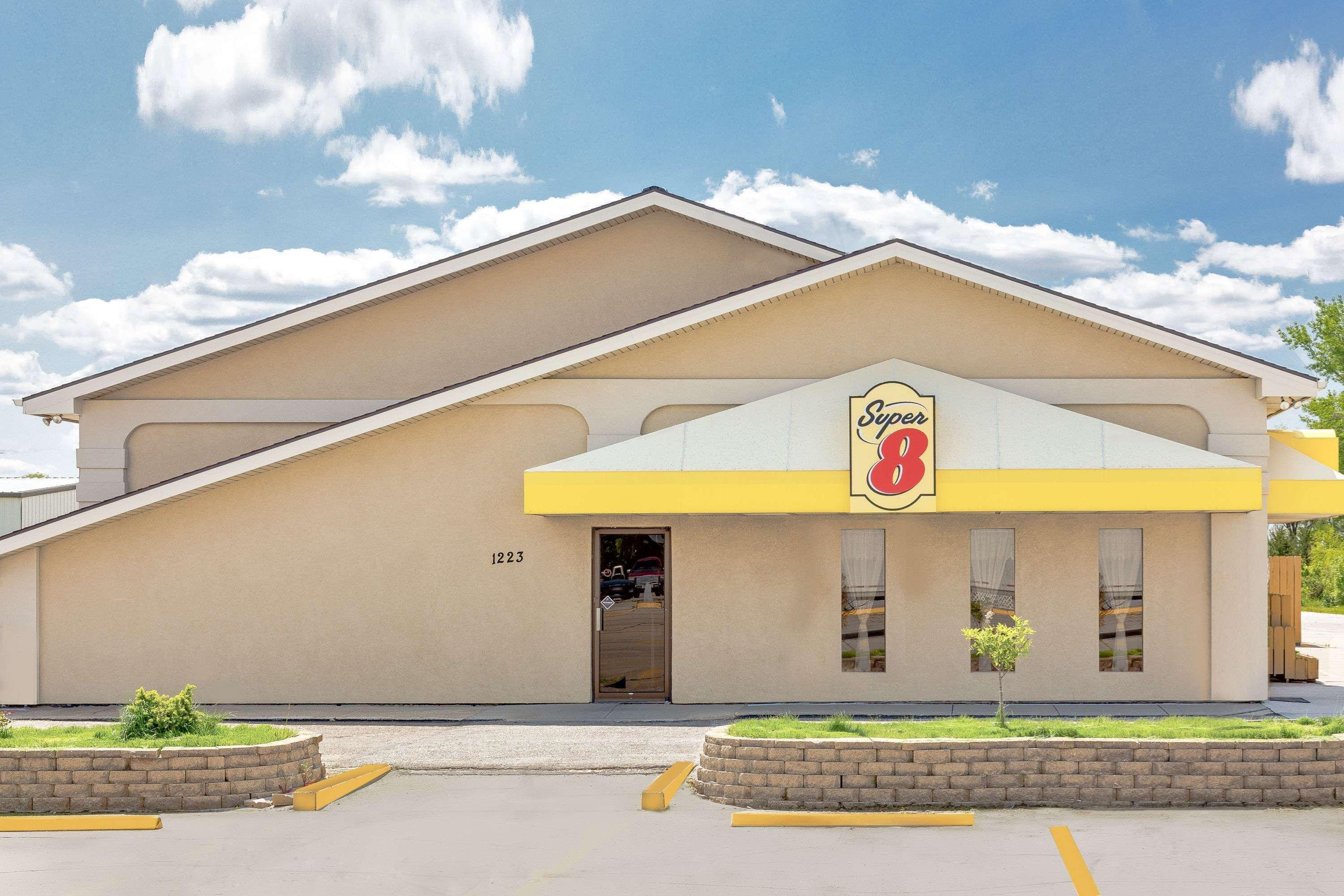 Super 8 By Wyndham Norfolk Motel Exterior foto