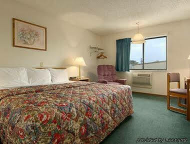 Super 8 By Wyndham Norfolk Motel Exterior foto